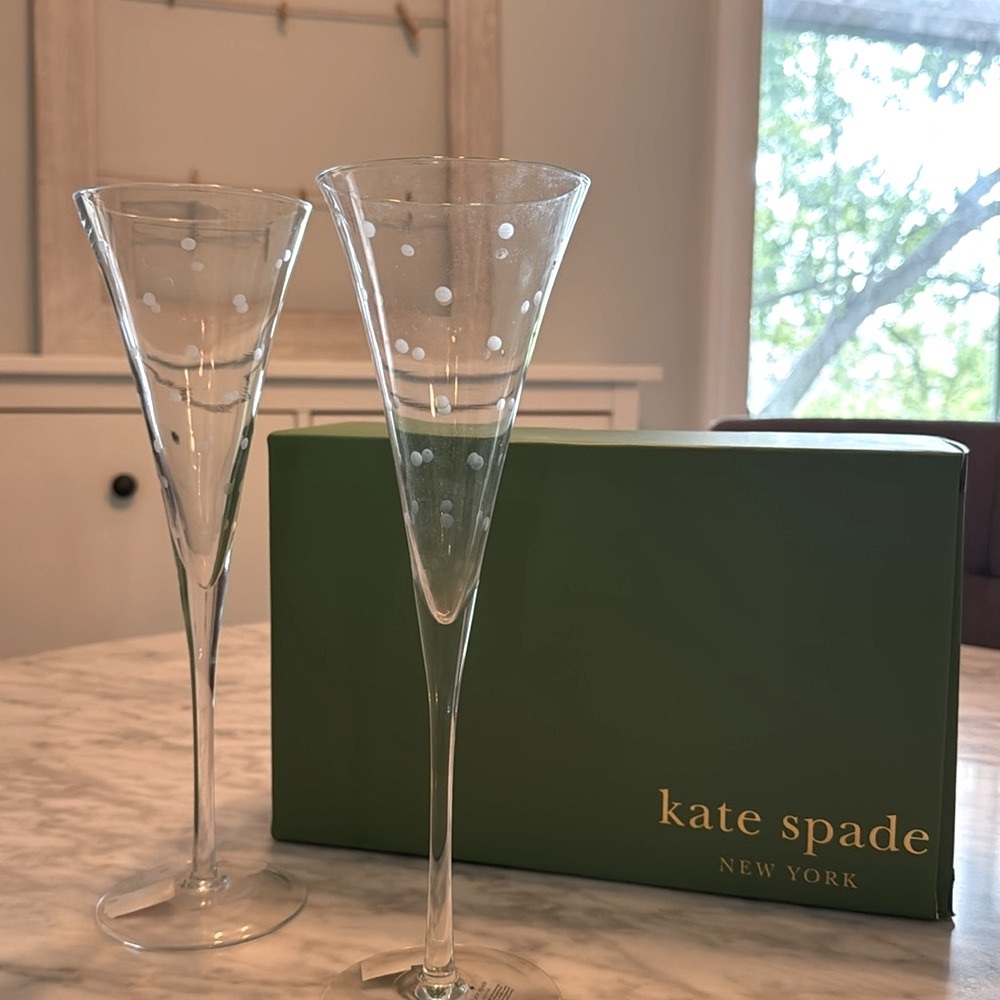 New in box  kate spade new york Larabee Dot Toasting Flute Pair, Lenox - Picture 2 of 5